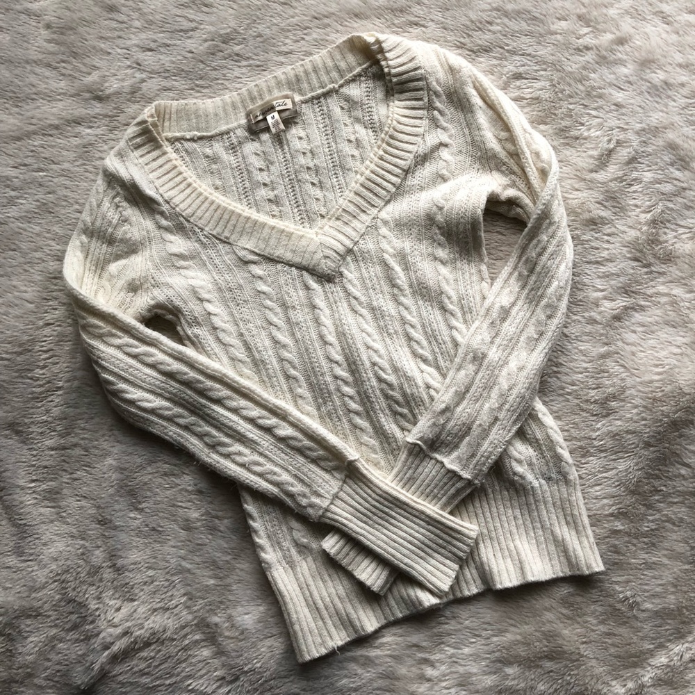 Cable-knit v-neck sweater